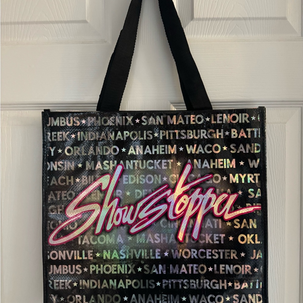 SHOWSTOPPER Multicolor Tote Bags. Set of 3.